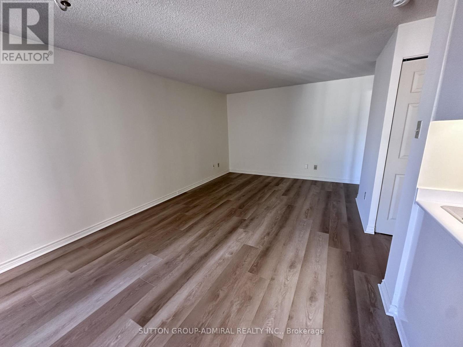 3107 - 736 Bay Street Property Photo 4