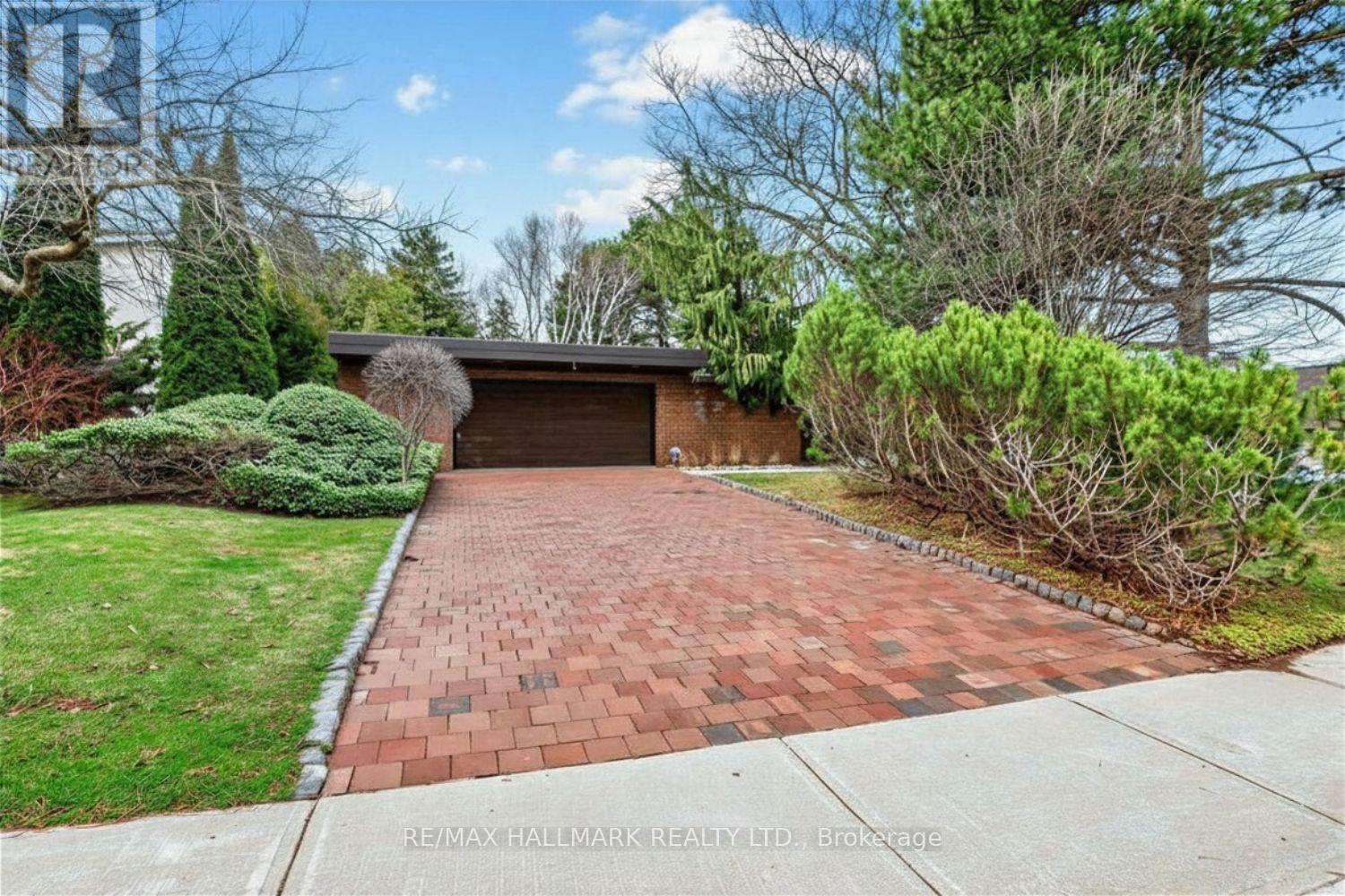 16 Royal Oak Drive Property Photo 2