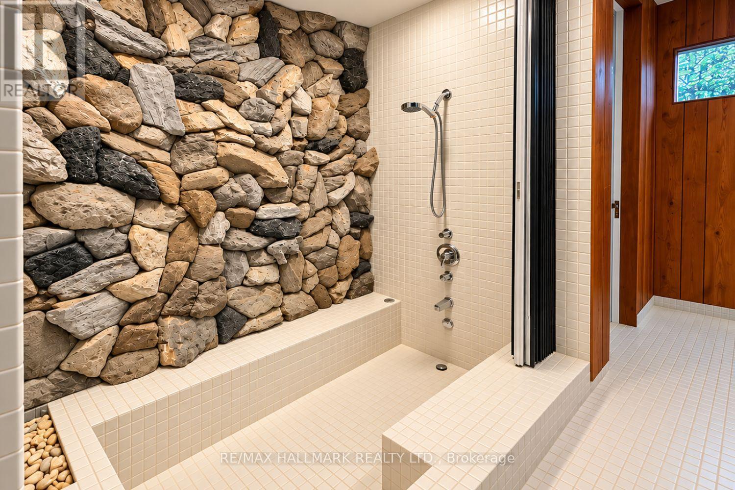 16 Royal Oak Drive Property Photo 22