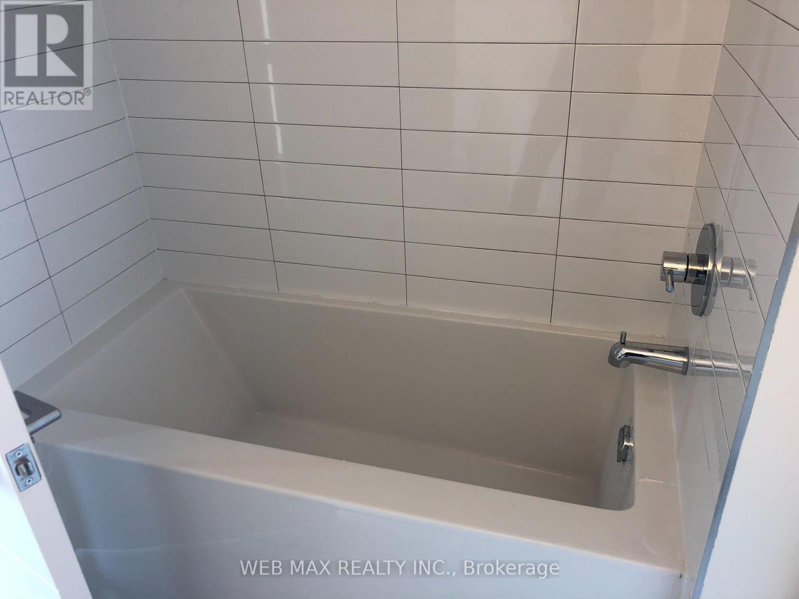 1528 - 460 Adelaide Street E Property Photo 7