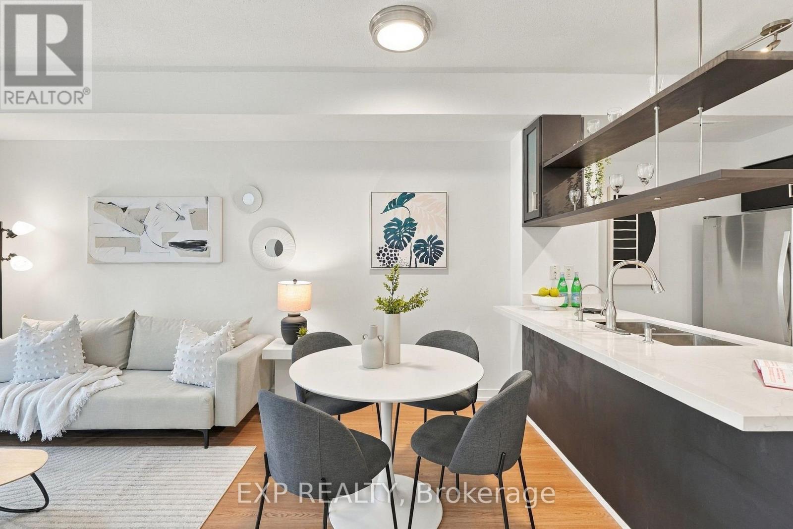 301 - 9 Spadina Avenue Property Photo 2