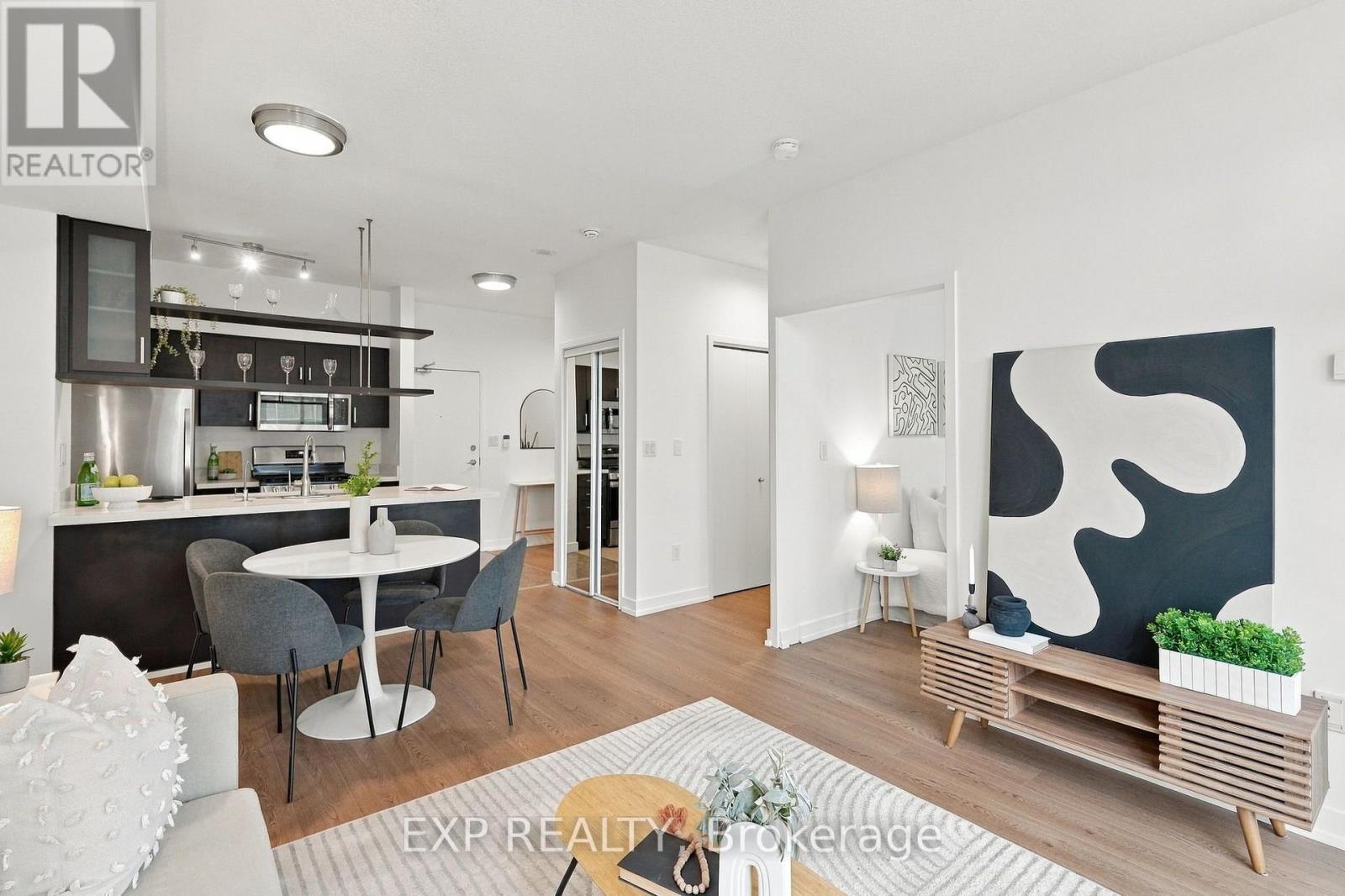 301 - 9 Spadina Avenue Property Photo 3