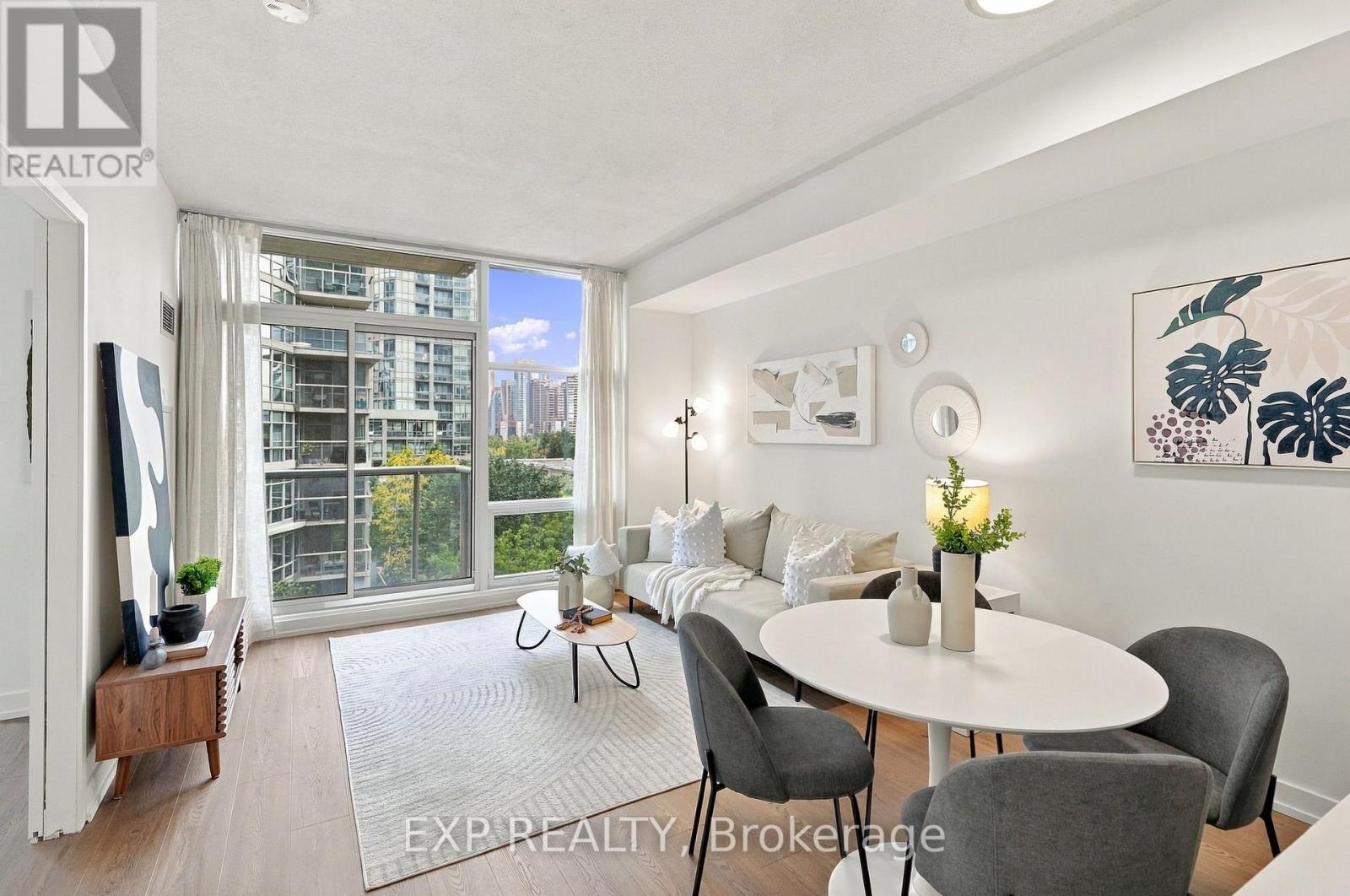 301 - 9 Spadina Avenue Property Photo 4
