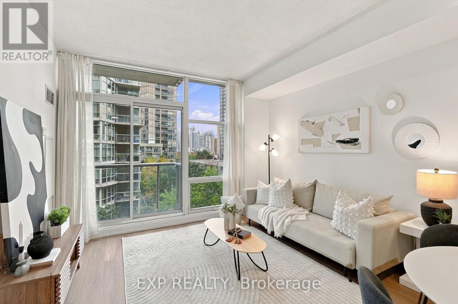 301 - 9 Spadina Avenue Property Photo 5