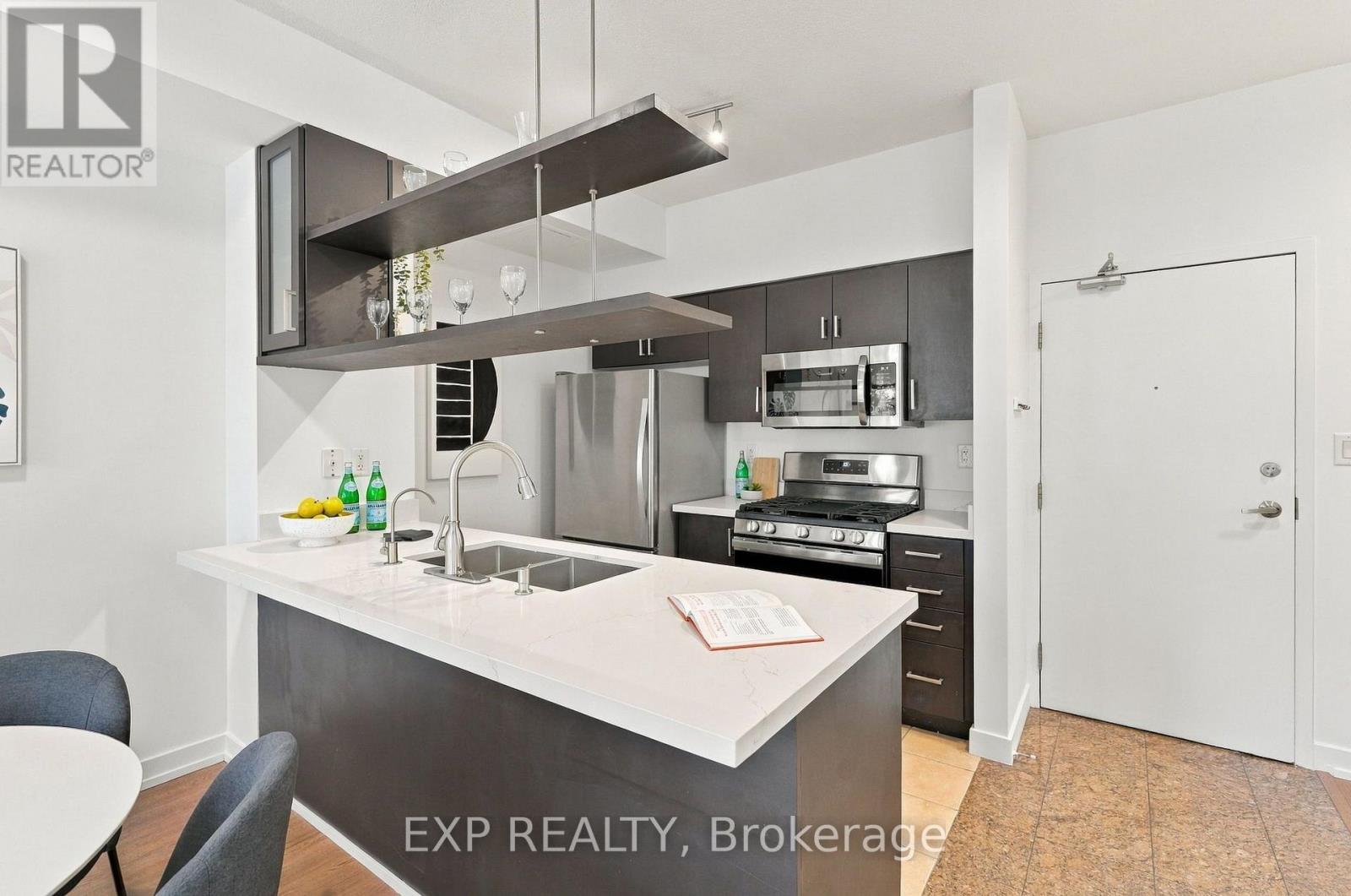 301 - 9 Spadina Avenue Property Photo 7