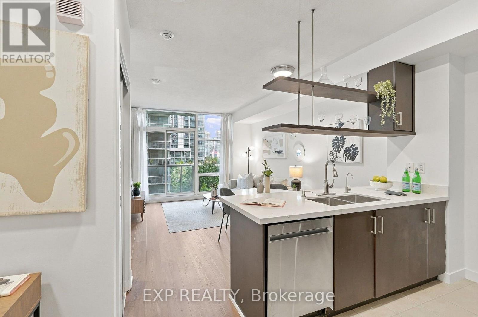 301 - 9 Spadina Avenue Property Photo 8