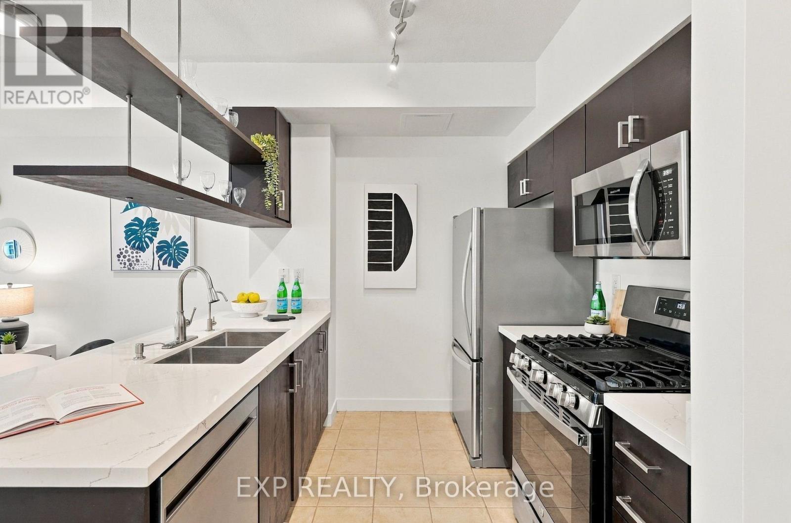 301 - 9 Spadina Avenue Property Photo 9
