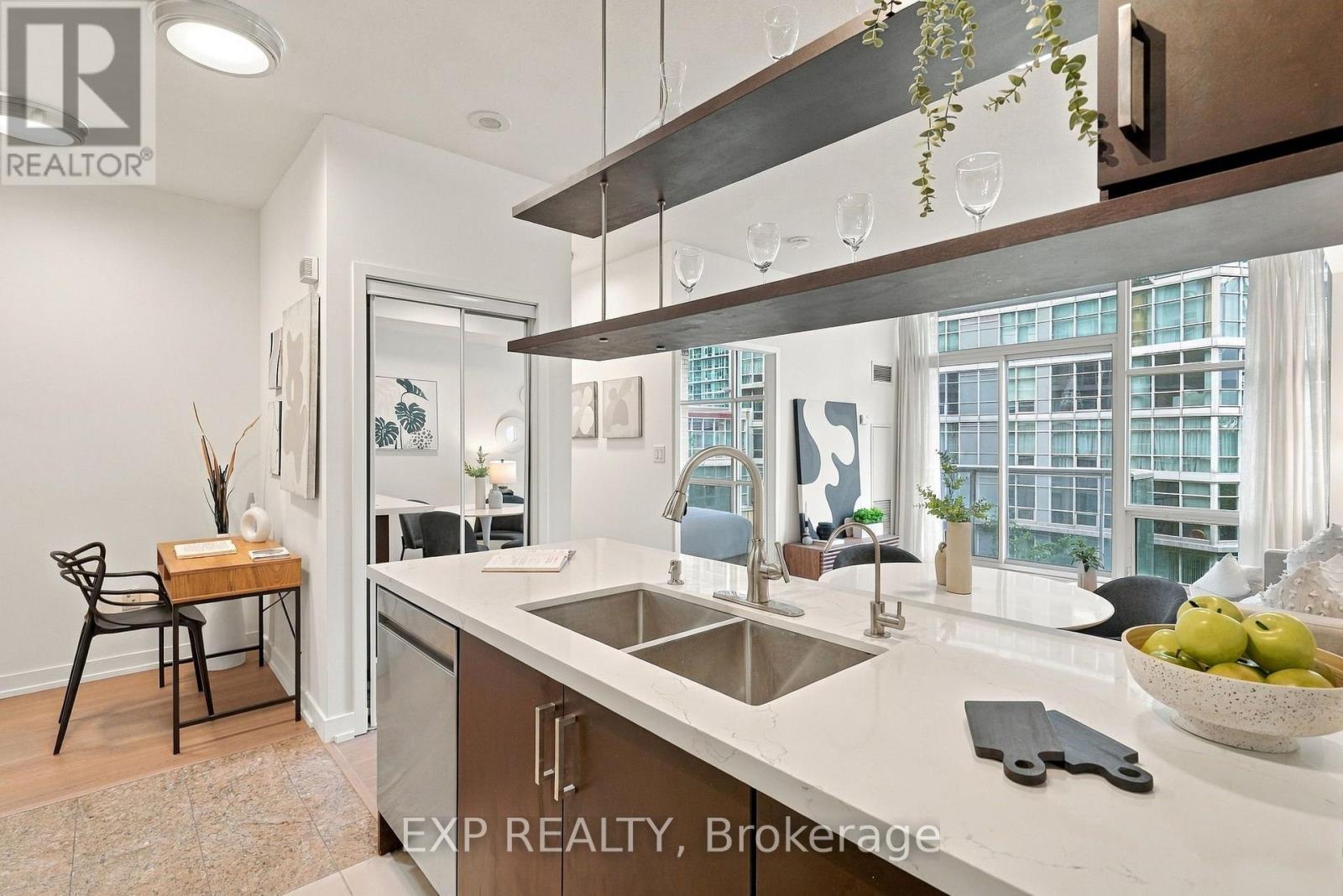 301 - 9 Spadina Avenue Property Photo 10