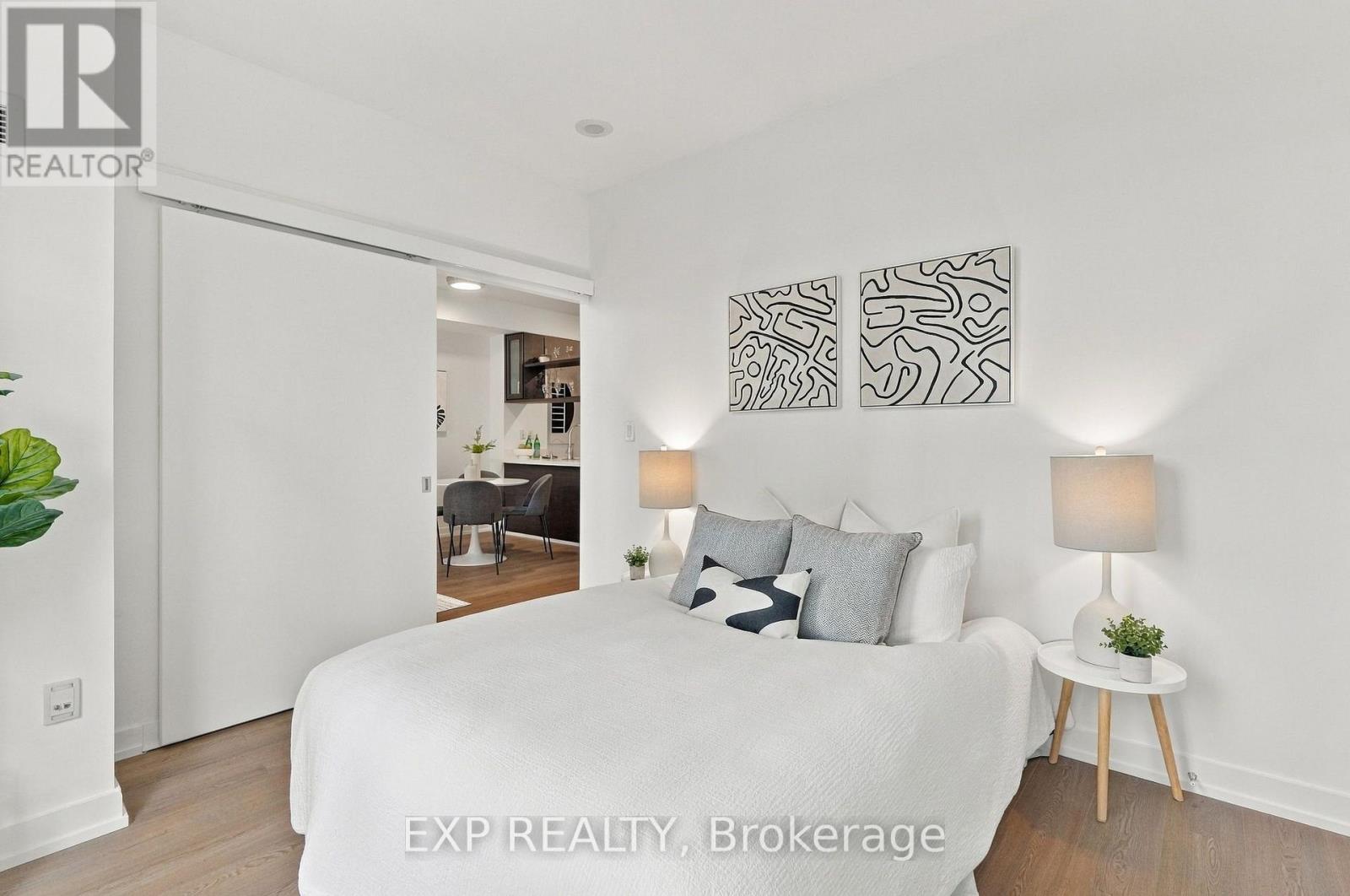 301 - 9 Spadina Avenue Property Photo 14