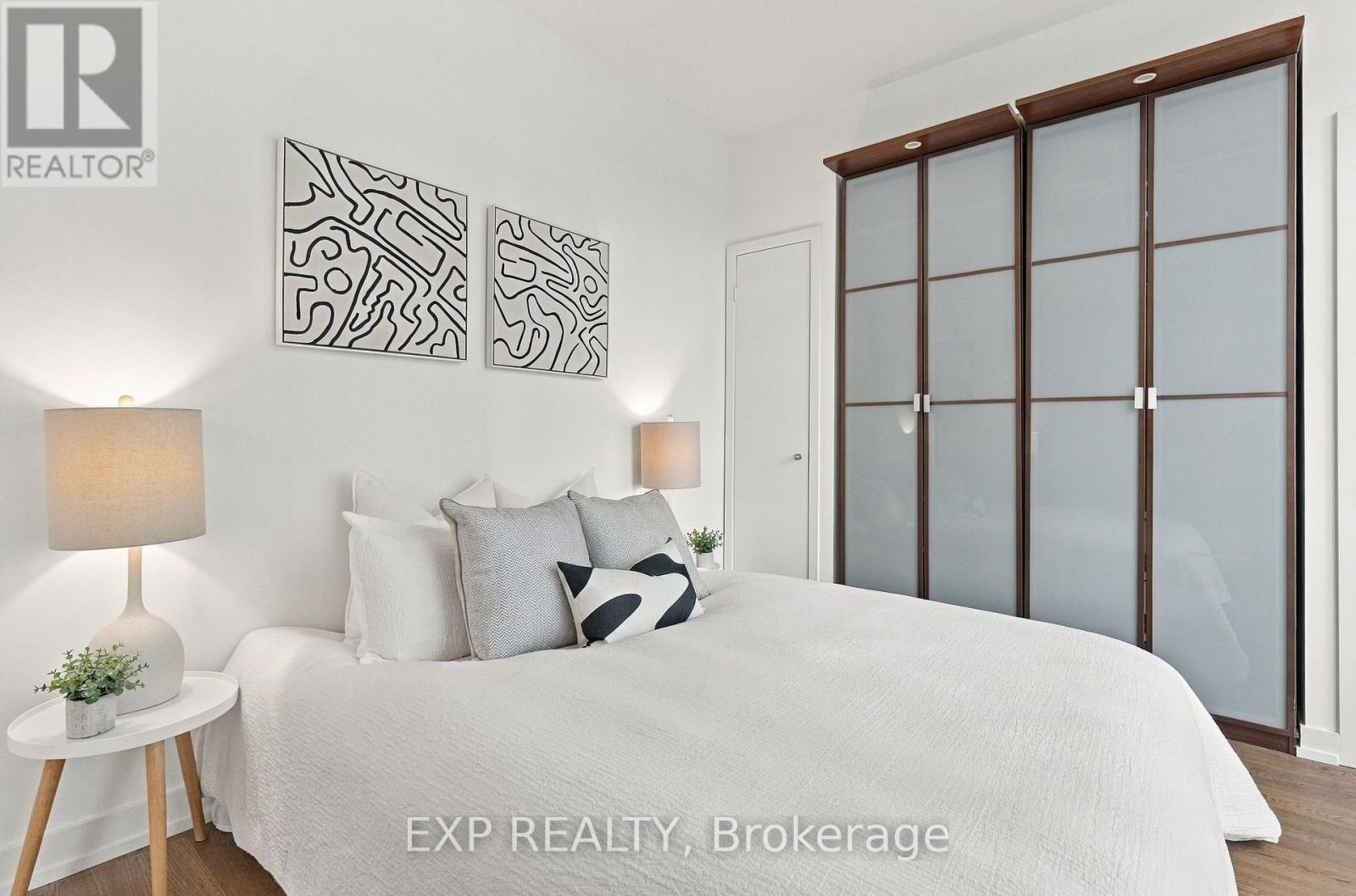 301 - 9 Spadina Avenue Property Photo 15
