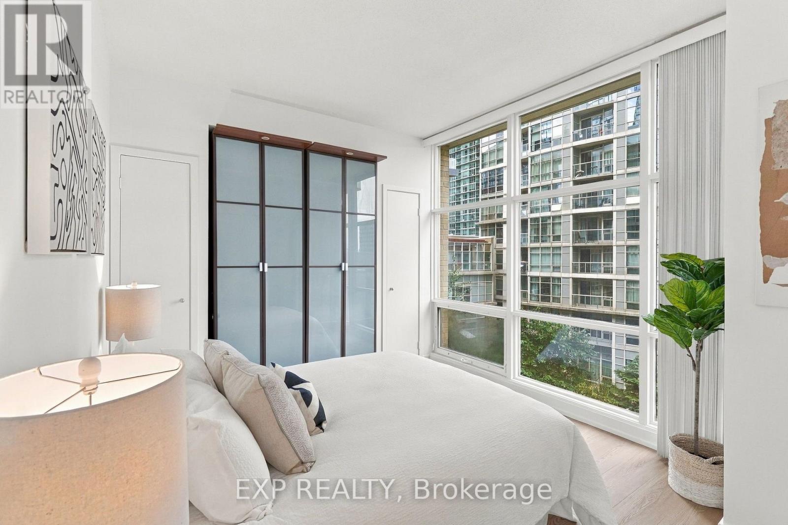 301 - 9 Spadina Avenue Property Photo 16