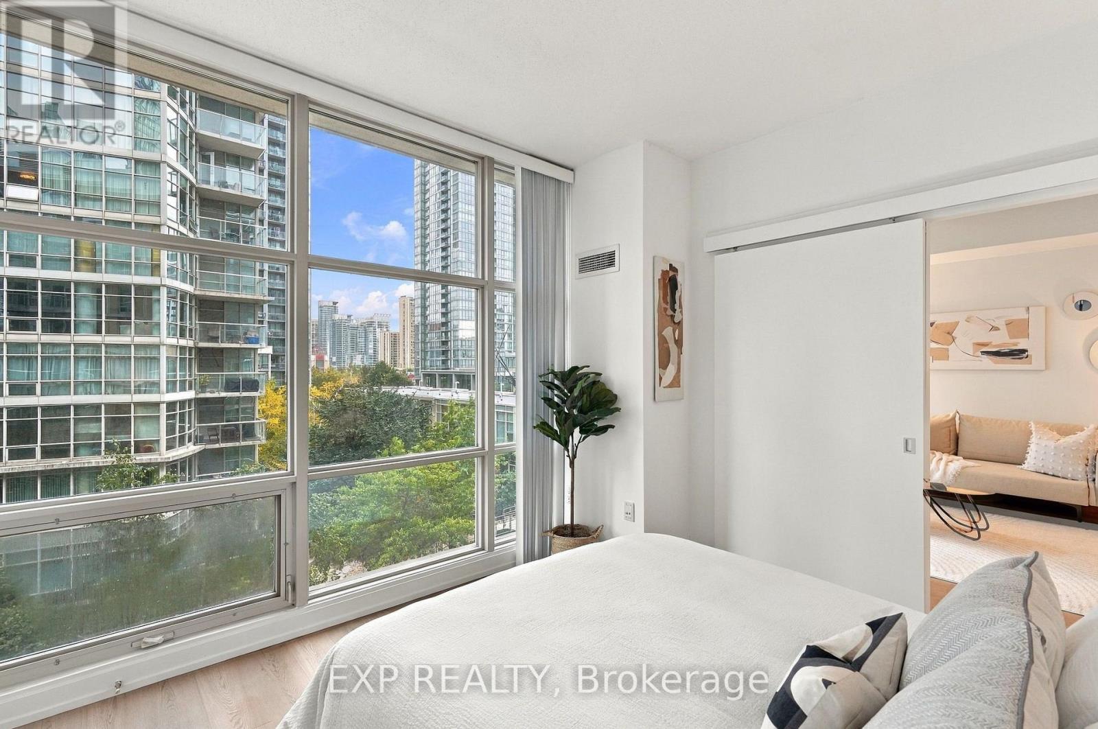 301 - 9 Spadina Avenue Property Photo 17
