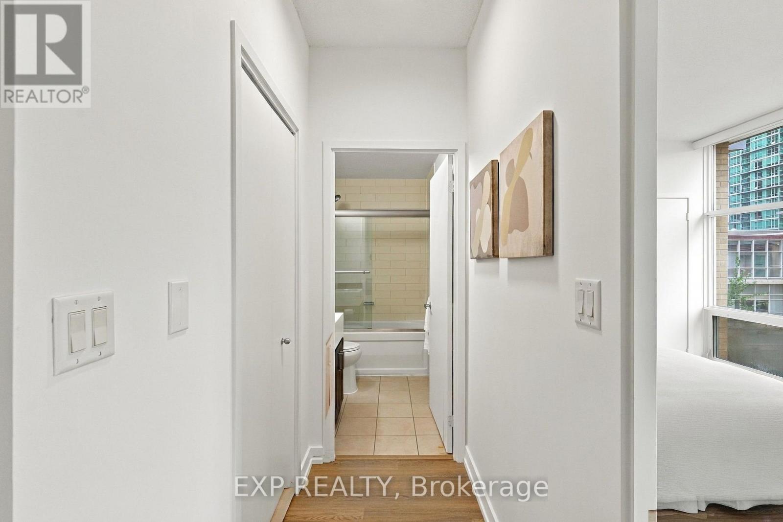 301 - 9 Spadina Avenue Property Photo 18