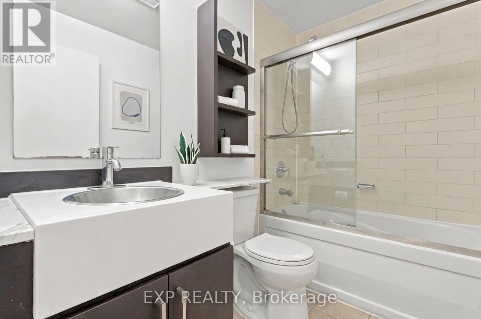 301 - 9 Spadina Avenue Property Photo 19