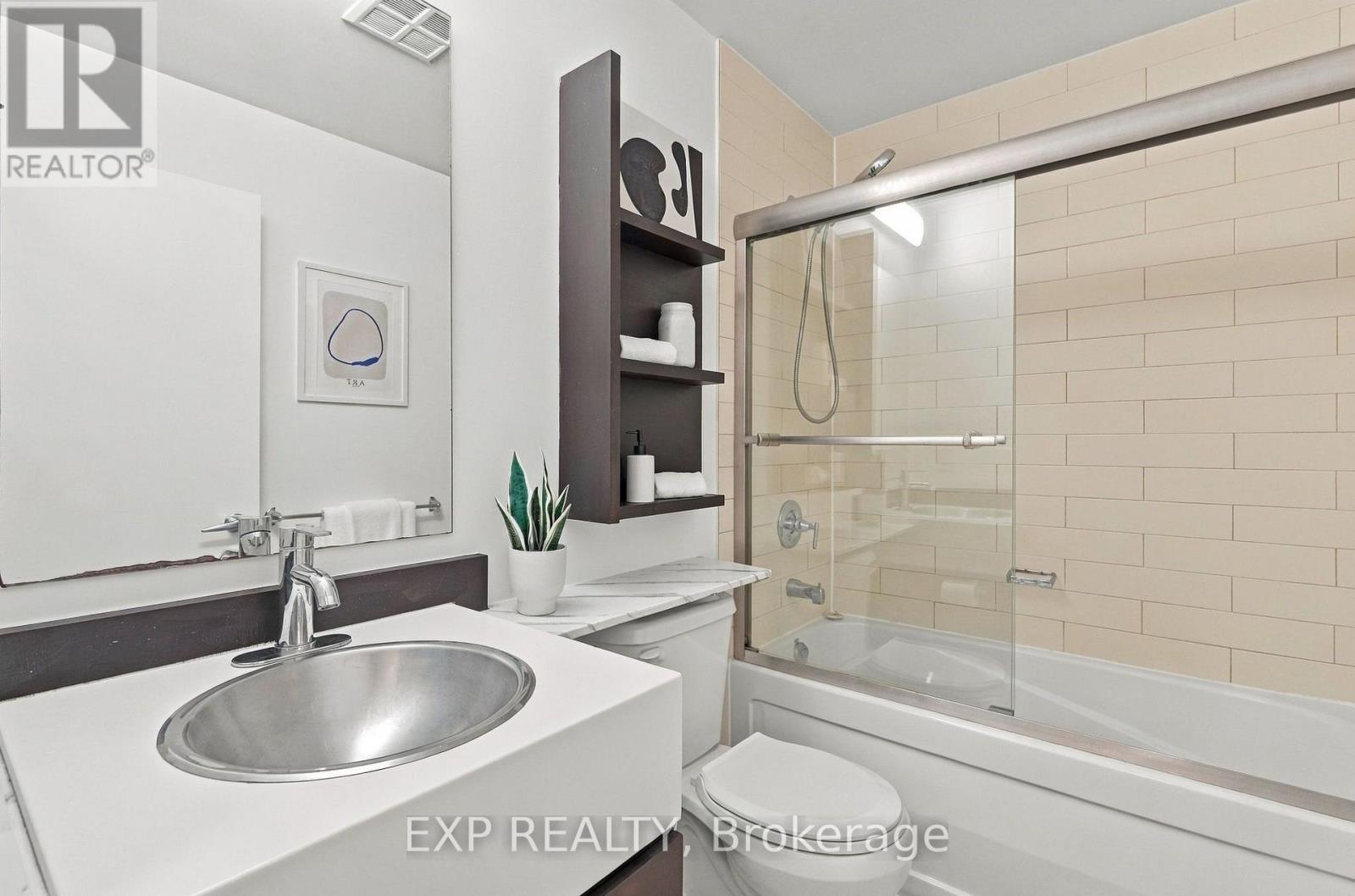 301 - 9 Spadina Avenue Property Photo 20