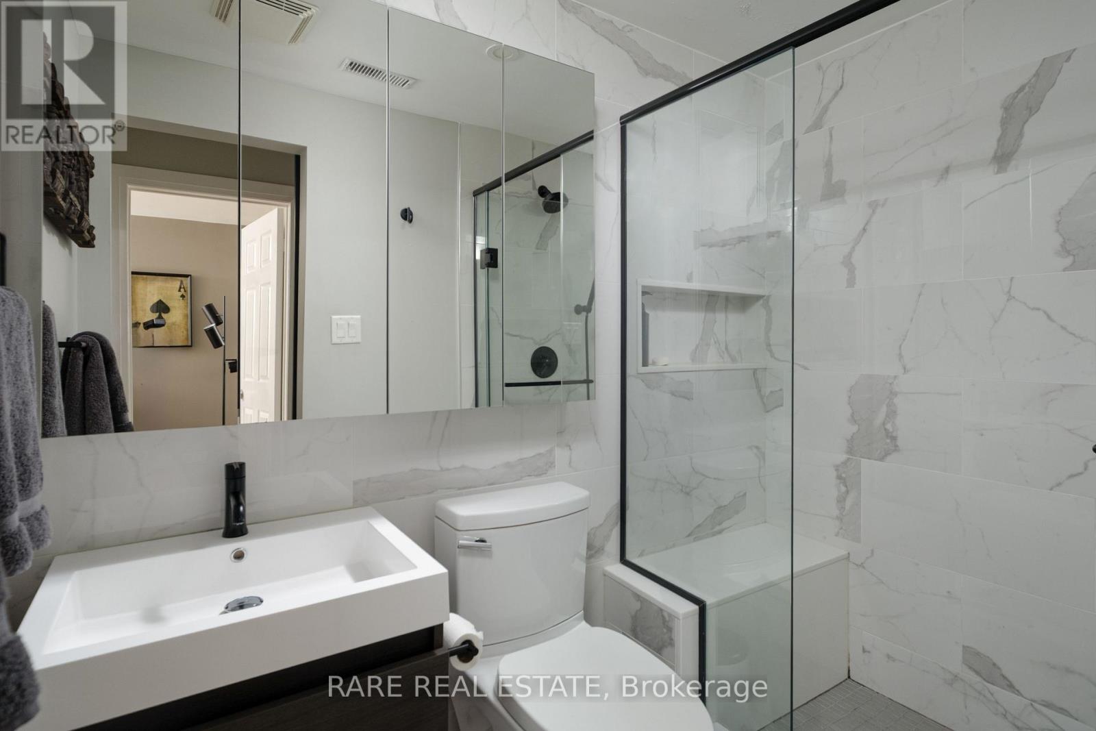 21 - 11 Niagara Street Property Photo 18