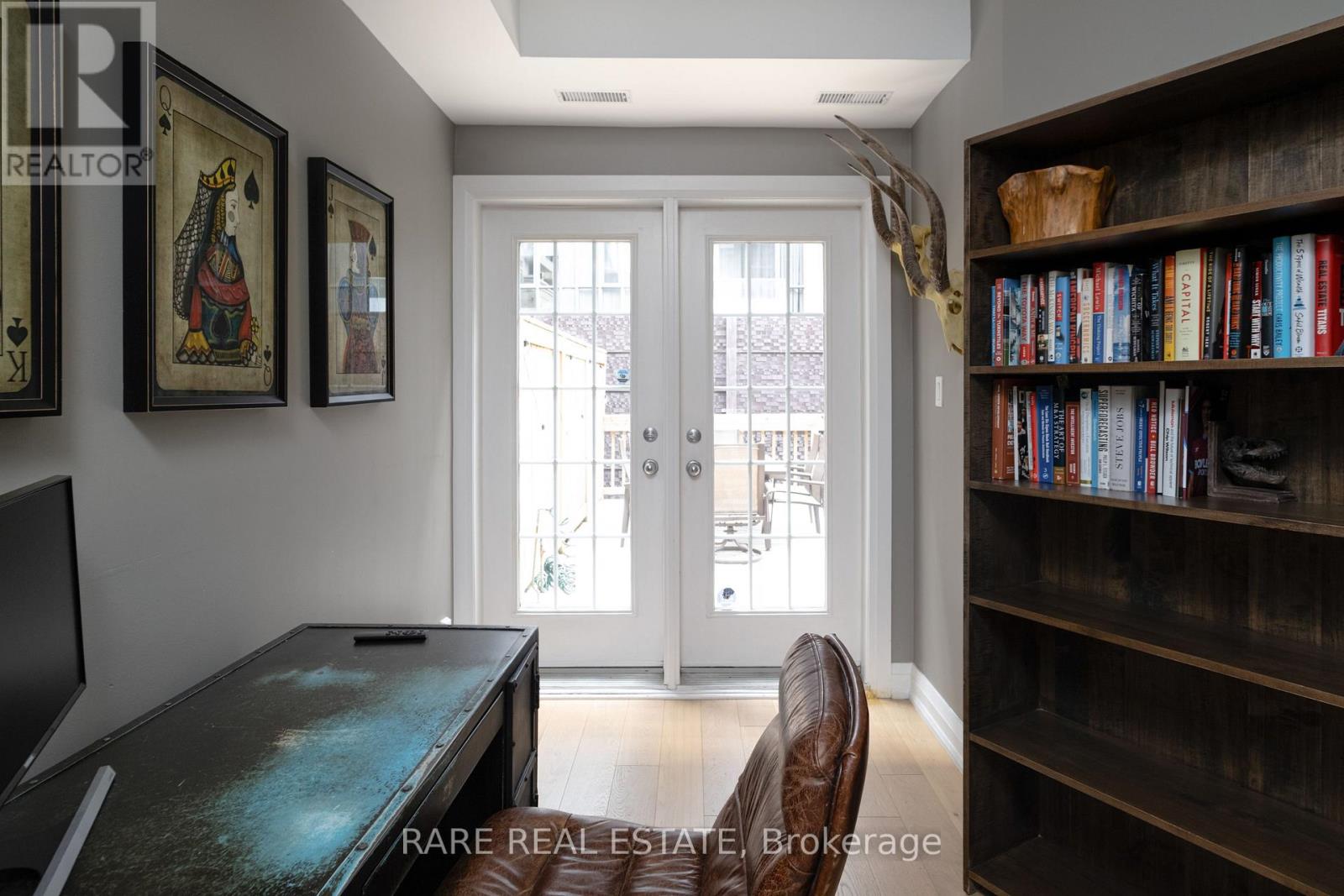 21 - 11 Niagara Street Property Photo 22