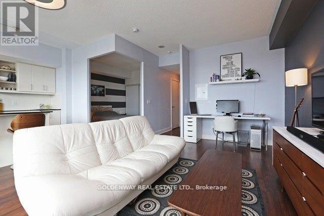 526 - 35 Brian Peck Crescent Property Photo 5