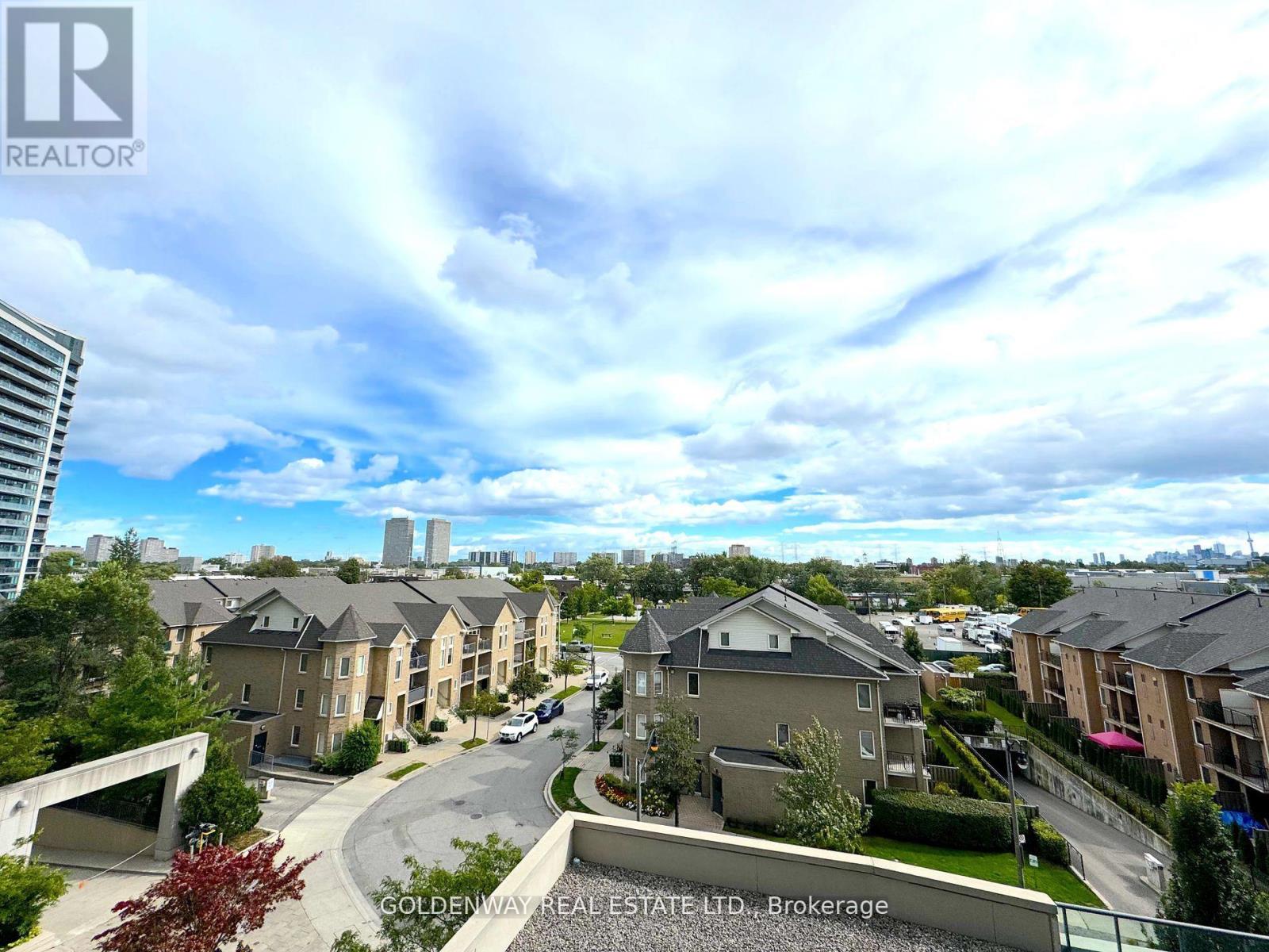 526 - 35 Brian Peck Crescent Property Photo 12