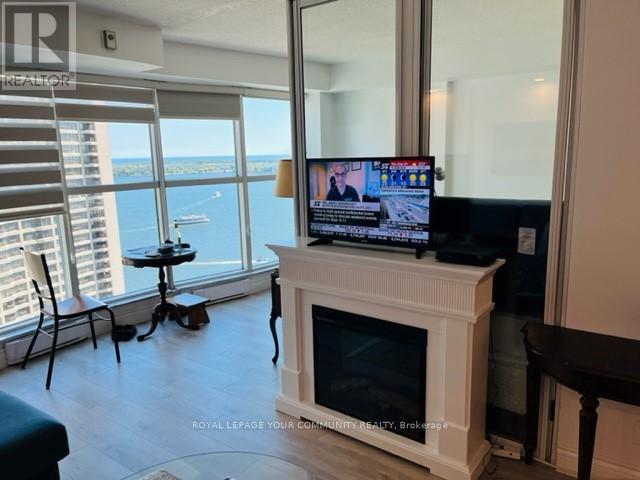 2804 - 77 Harbour Square Property Photo 4