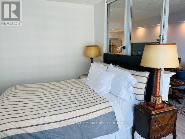 2804 - 77 Harbour Square Property Photo 6