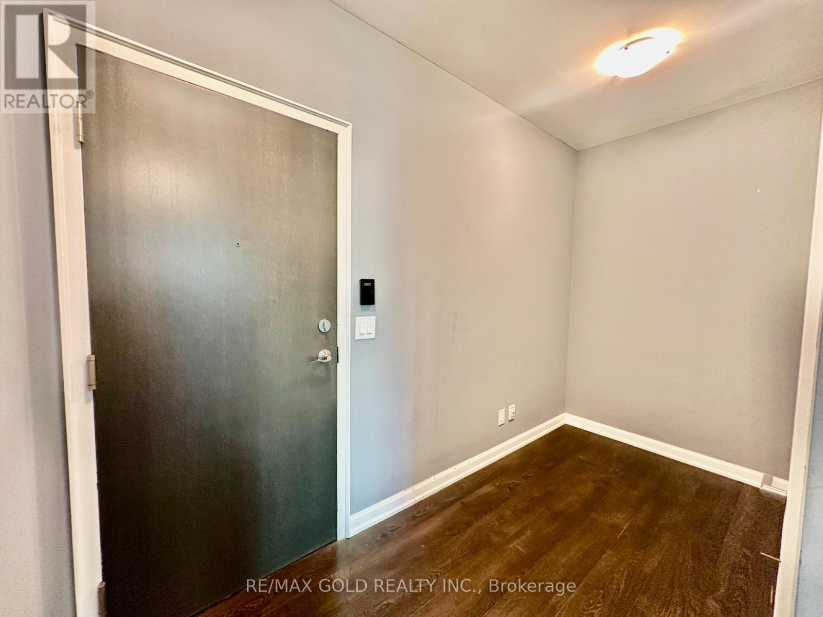 702 - 11 Bogert Avenue Property Photo 2