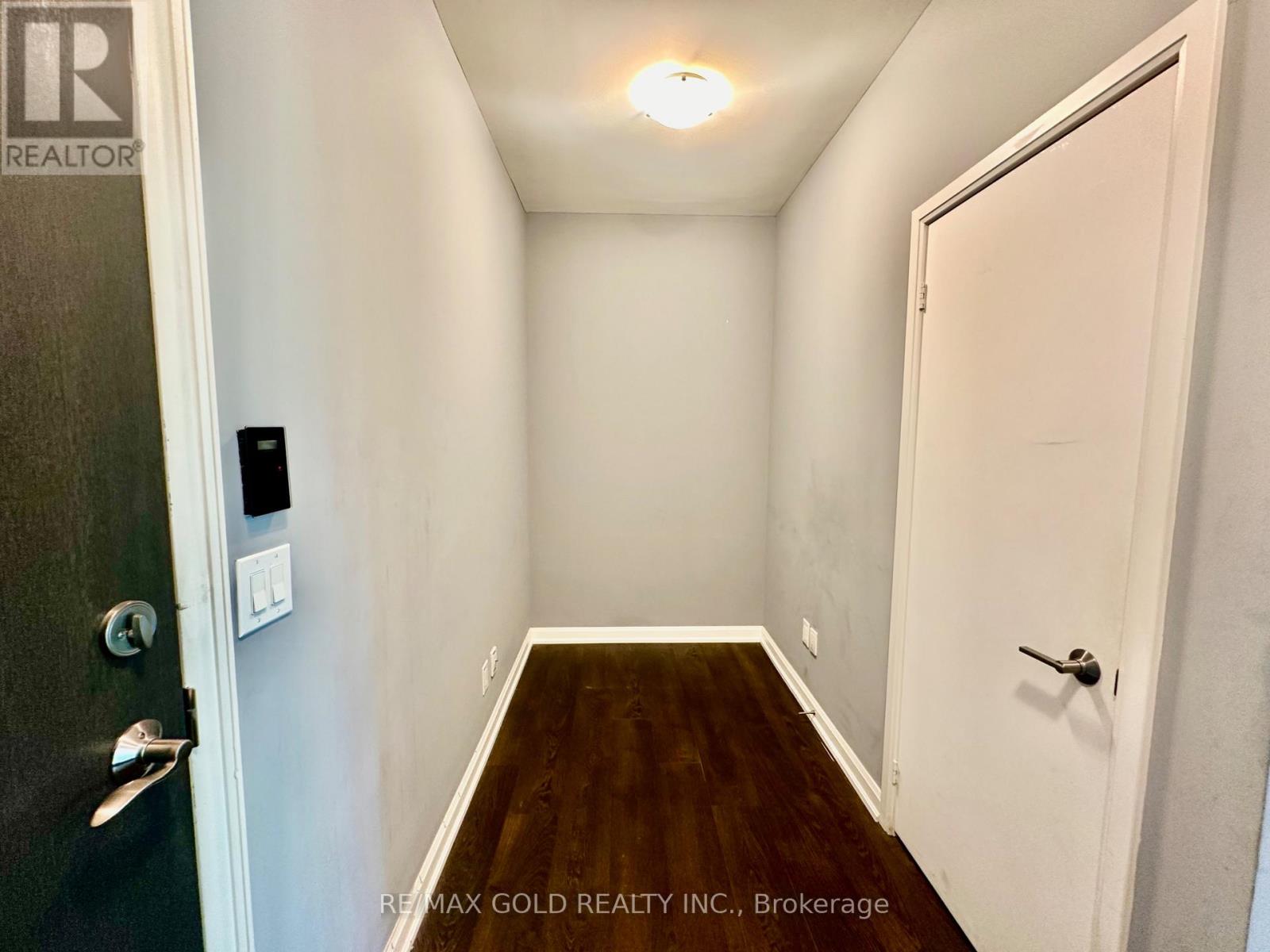 702 - 11 Bogert Avenue Property Photo 4