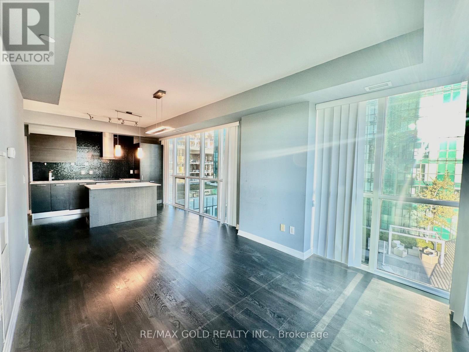 702 - 11 Bogert Avenue Property Photo 10