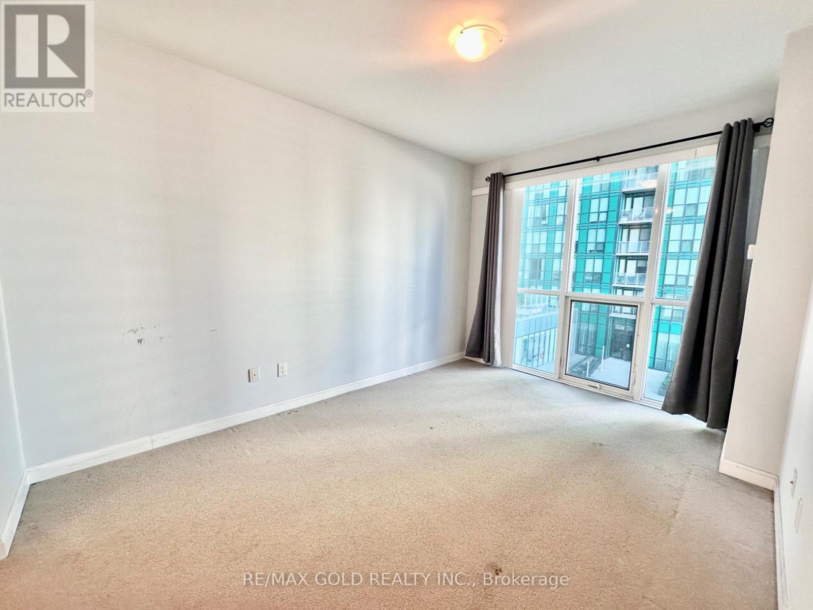 702 - 11 Bogert Avenue Property Photo 15
