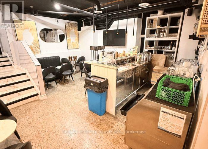 897 Queen Street W Property Photo 8