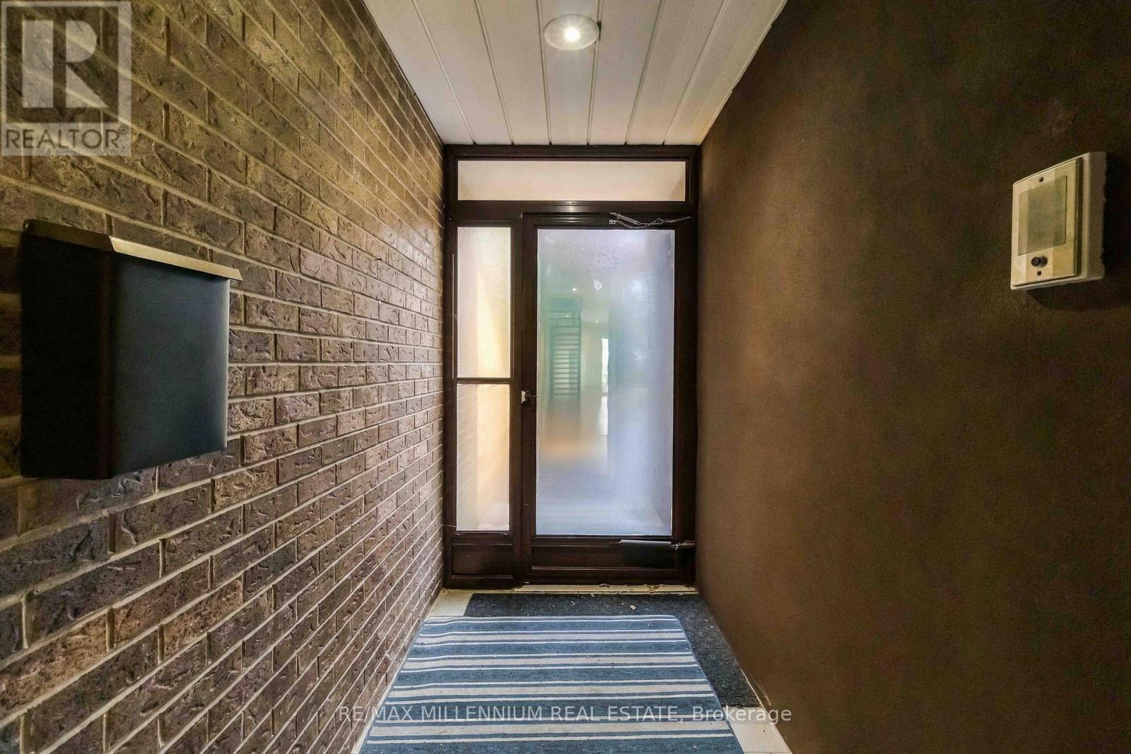 65 Castlefield Avenue Property Photo 4