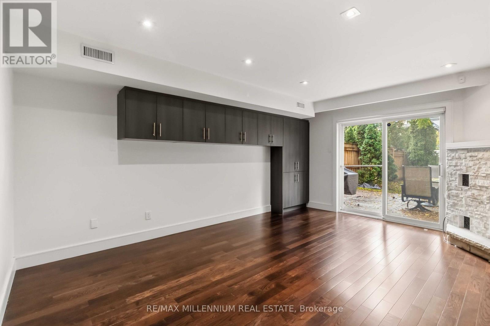 65 Castlefield Avenue Property Photo 6