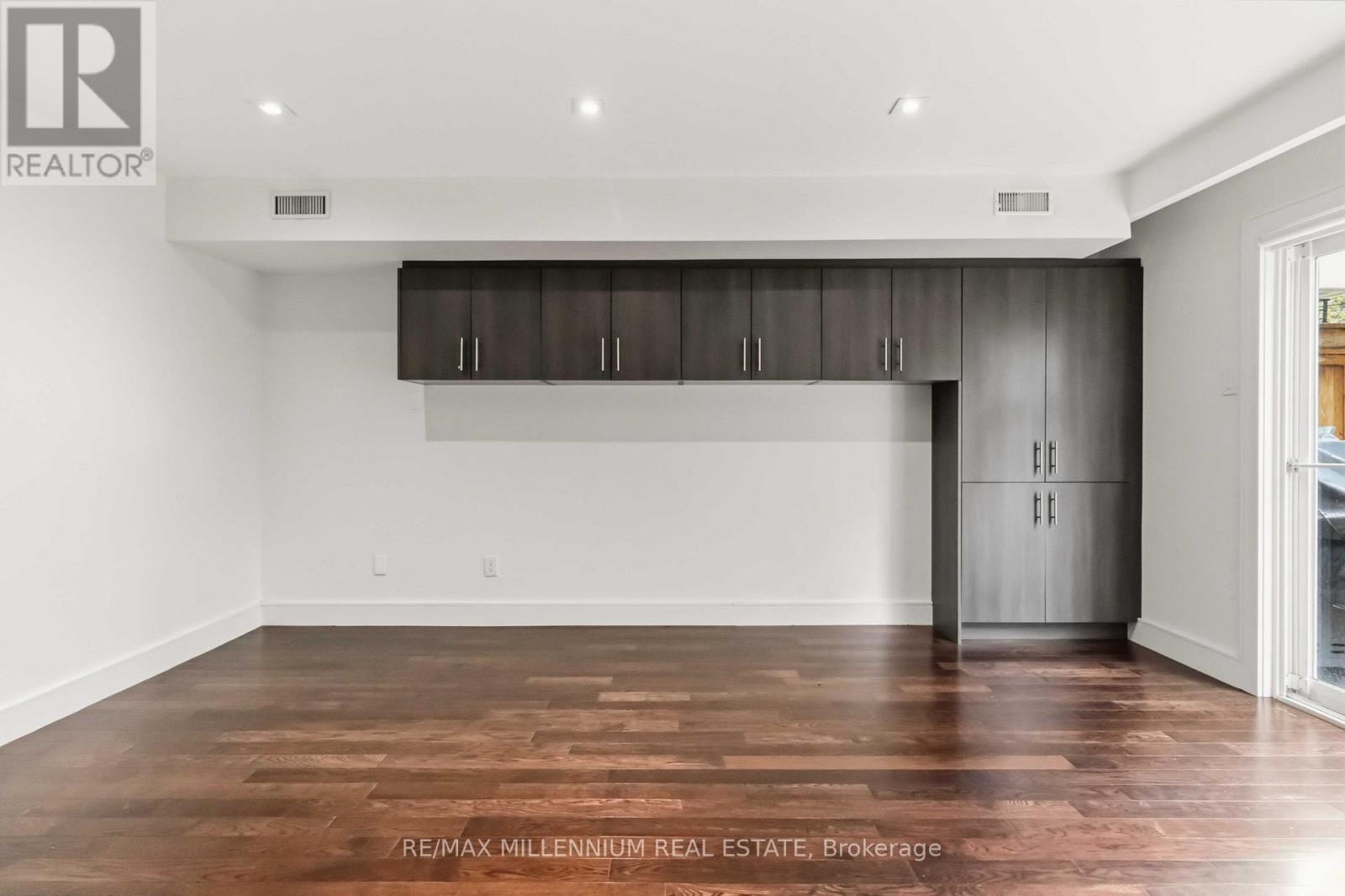 65 Castlefield Avenue Property Photo 12