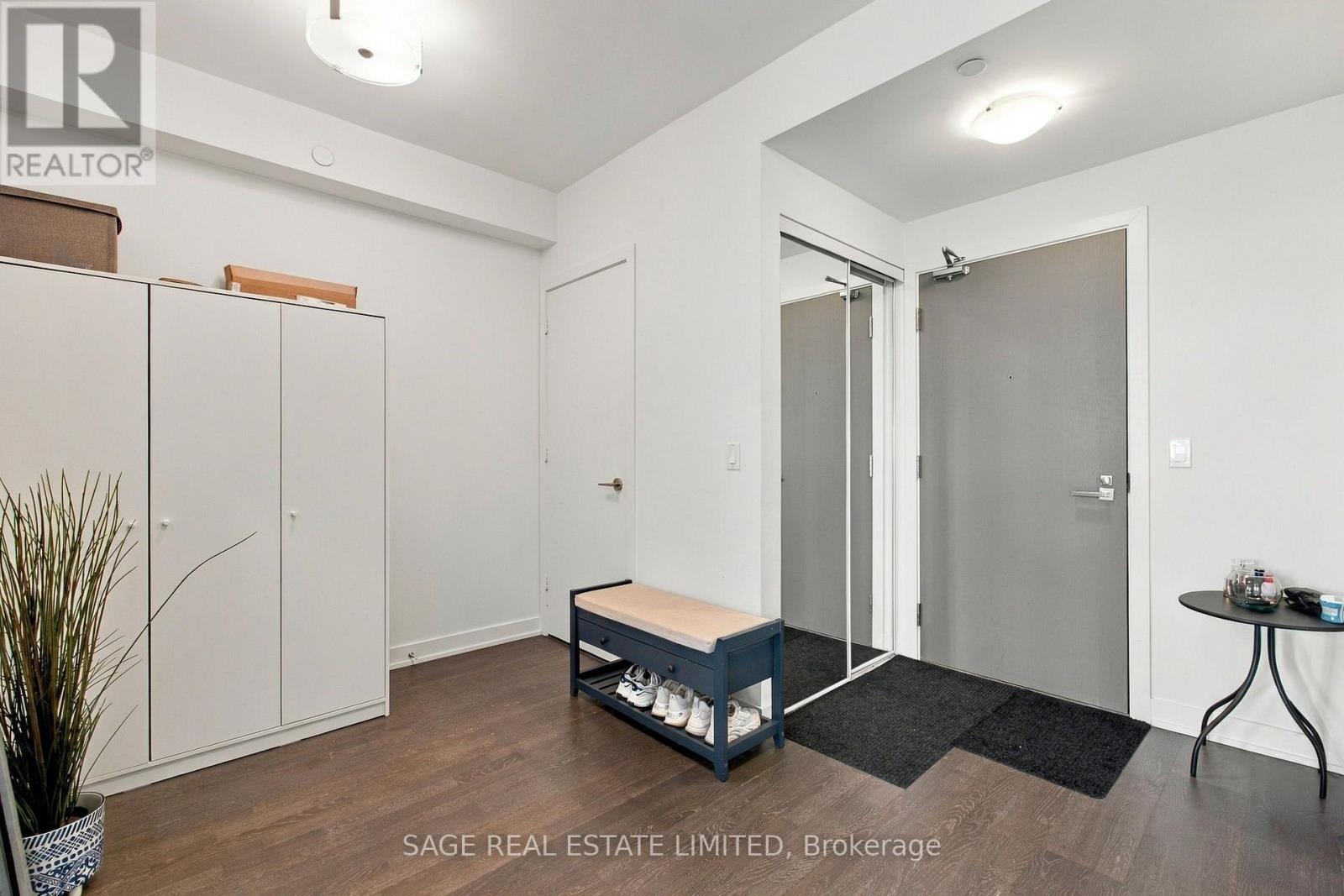 908 - 501 St Clair Avenue W Property Photo 5