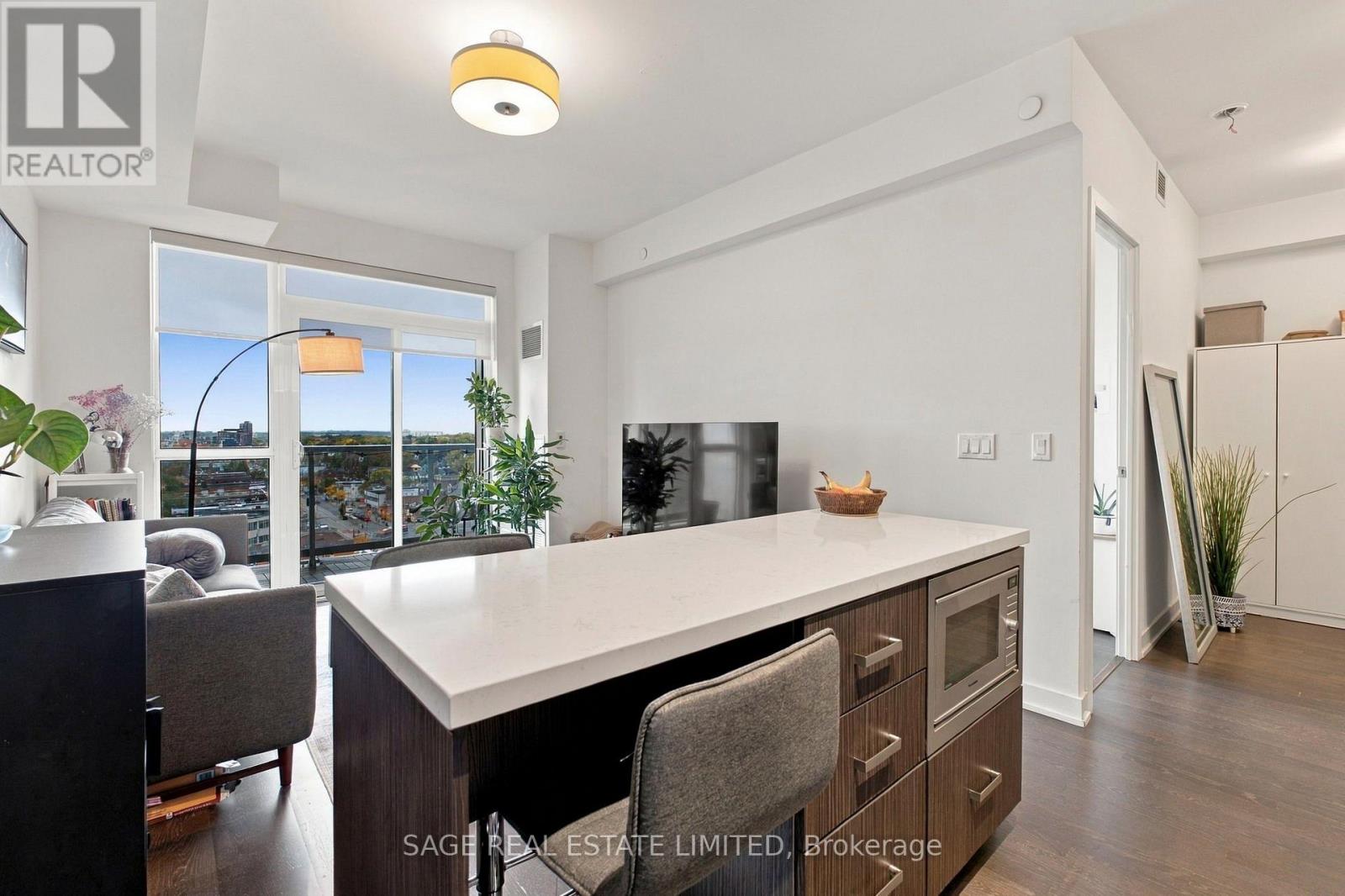 908 - 501 St Clair Avenue W Property Photo 9