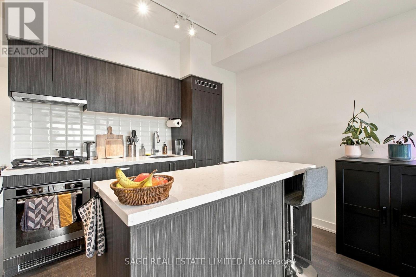 908 - 501 St Clair Avenue W Property Photo 10