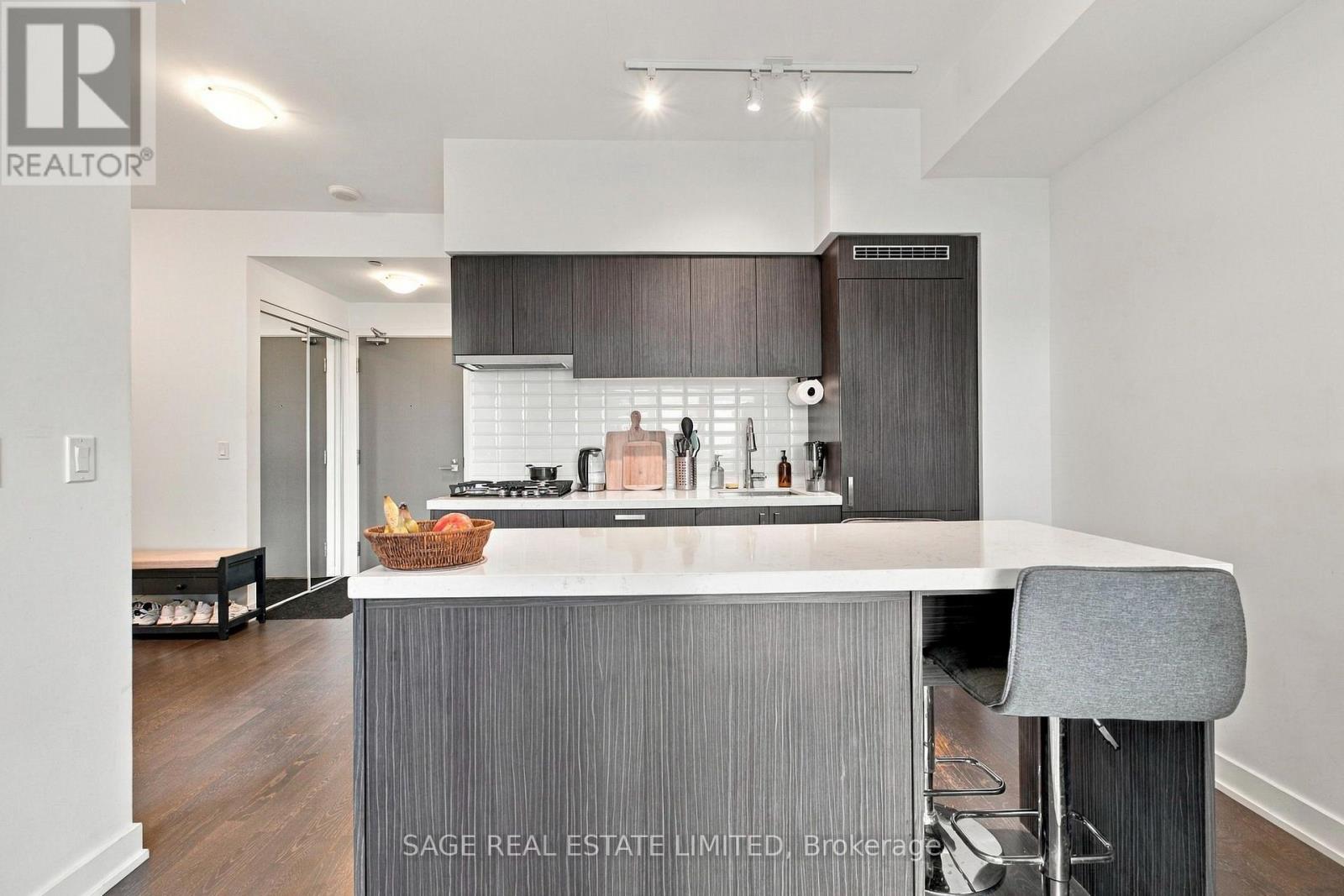 908 - 501 St Clair Avenue W Property Photo 12