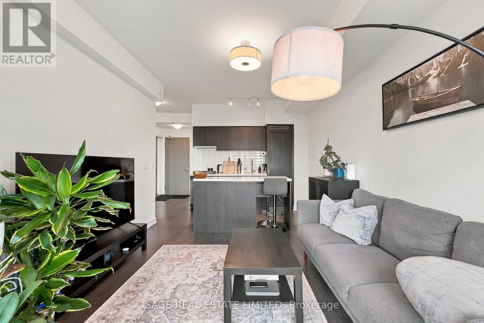 908 - 501 St Clair Avenue W Property Photo 15