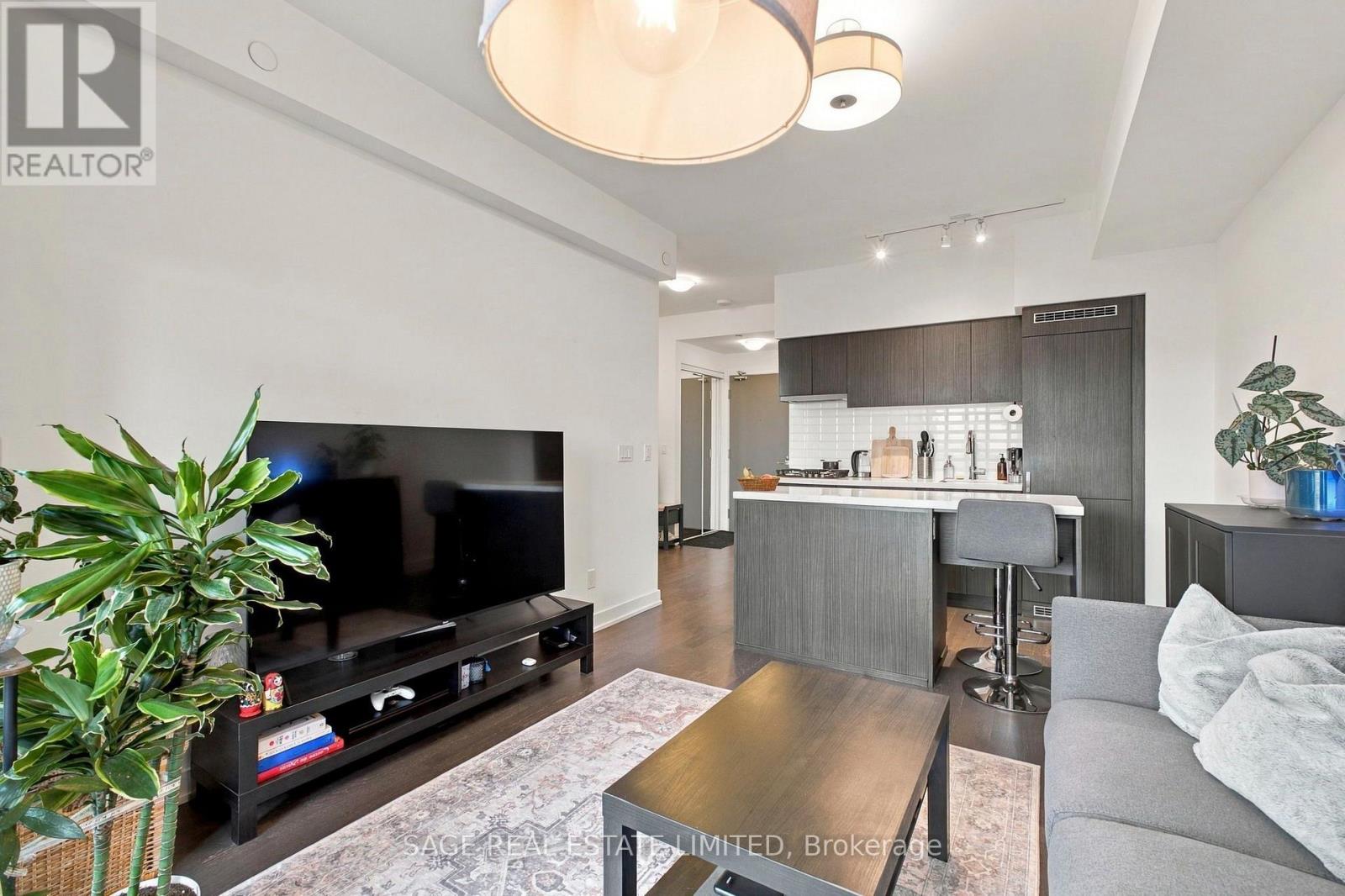 908 - 501 St Clair Avenue W Property Photo 16