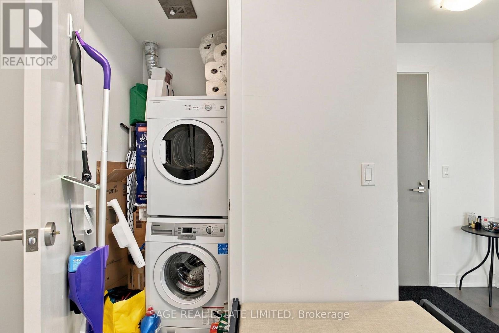 908 - 501 St Clair Avenue W Property Photo 21