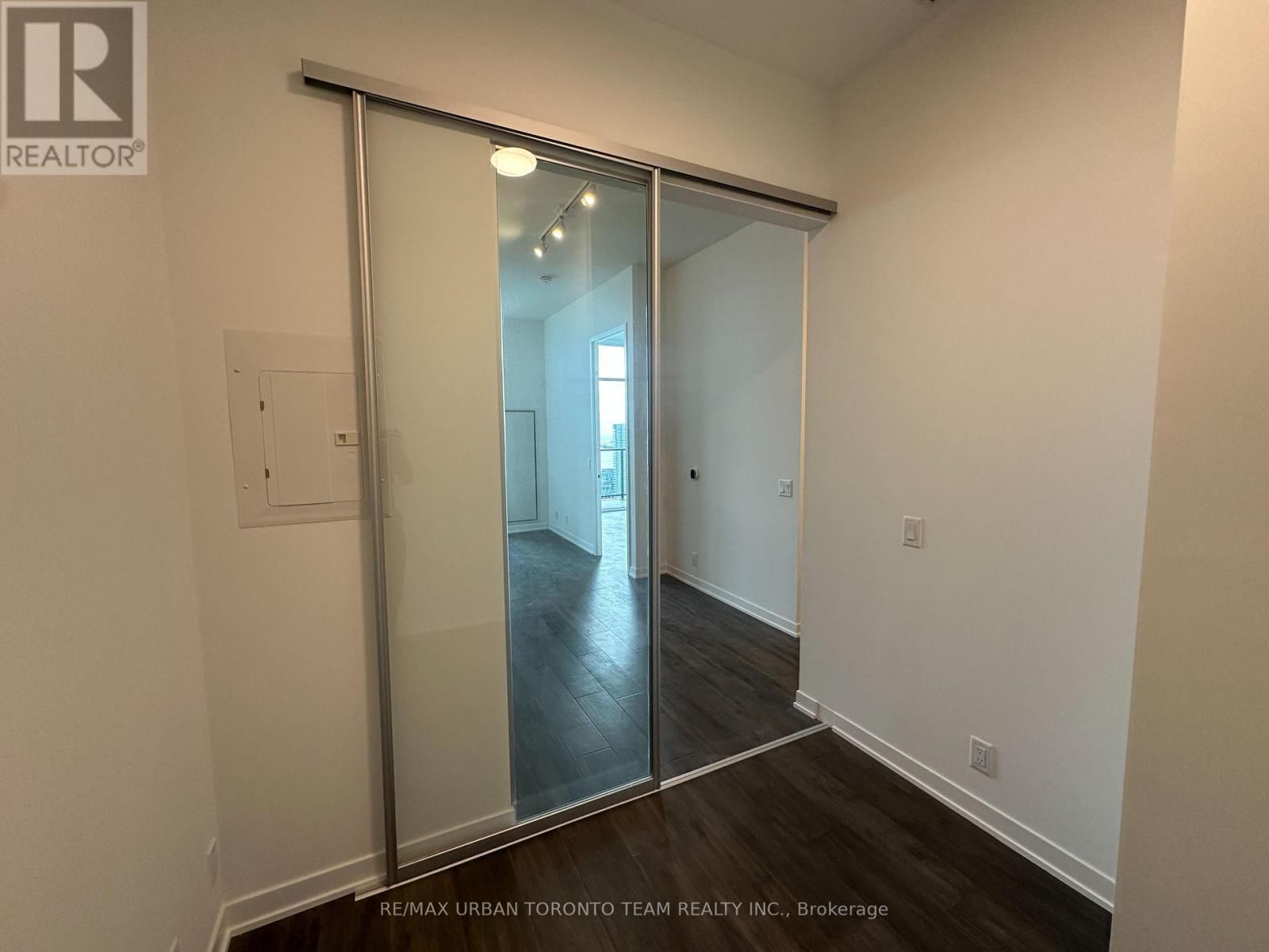 Ph08 - 180 Front Street E Property Photo 15