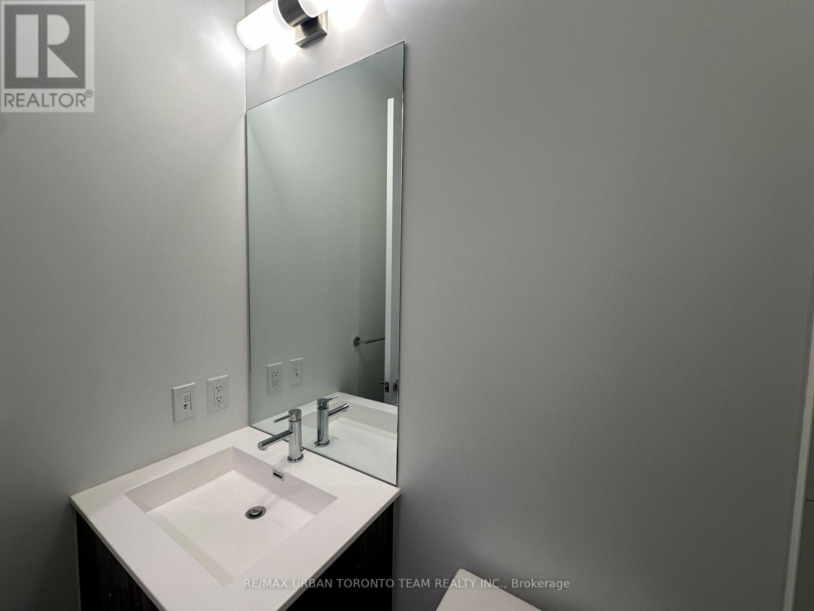 Ph08 - 180 Front Street E Property Photo 18