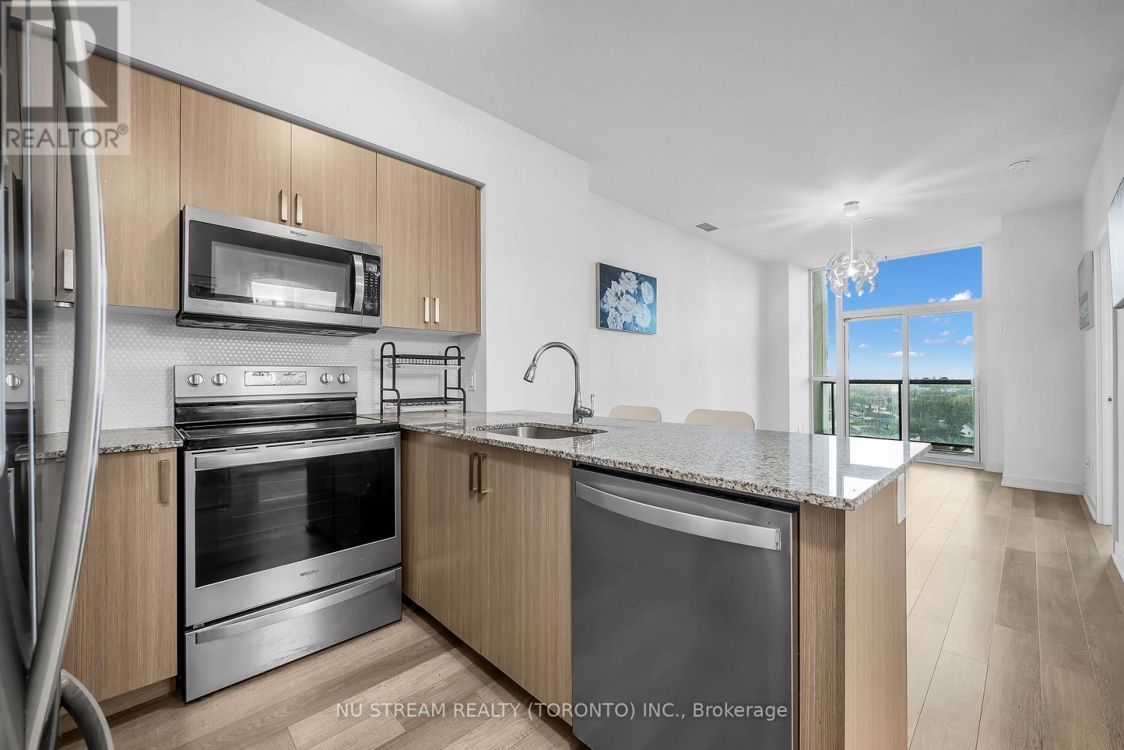 810 - 1603 Eglinton Avenue W Property Photo 11