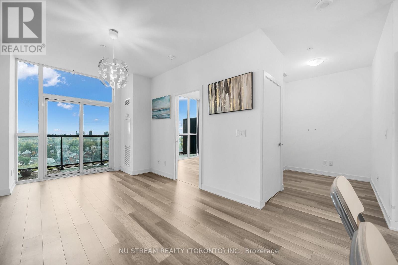 810 - 1603 Eglinton Avenue W Property Photo 18