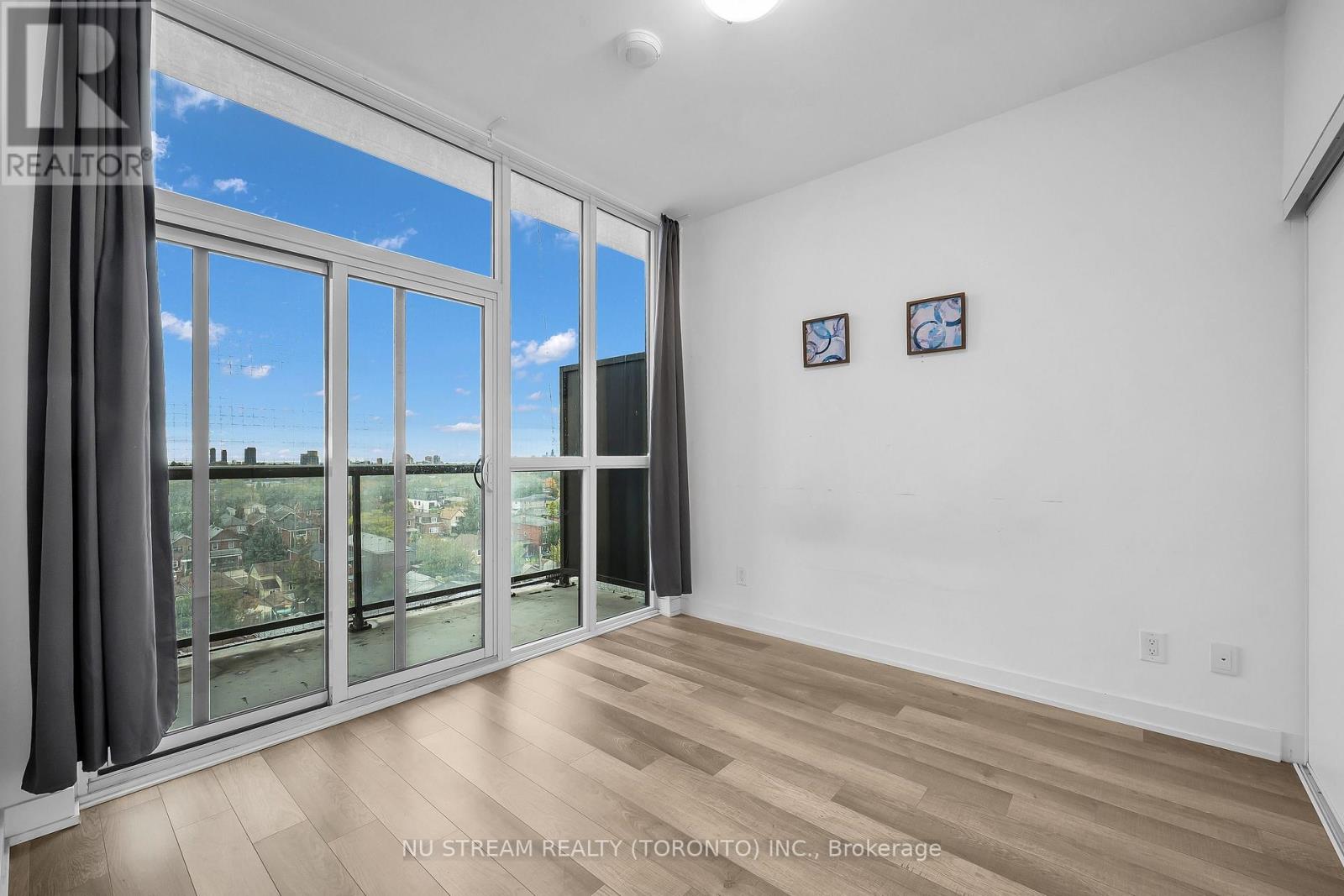 810 - 1603 Eglinton Avenue W Property Photo 21