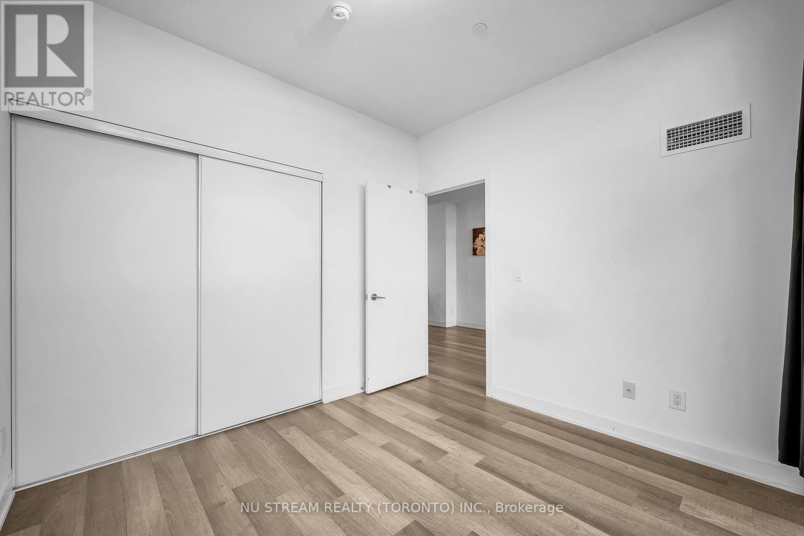 810 - 1603 Eglinton Avenue W Property Photo 23