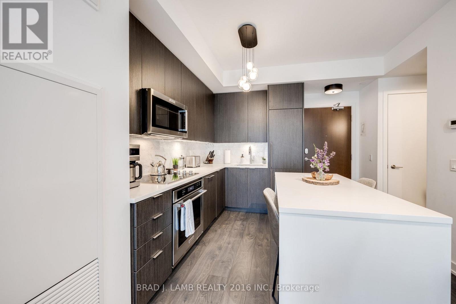 642 - 38 Iannuzzi Street Property Photo 7
