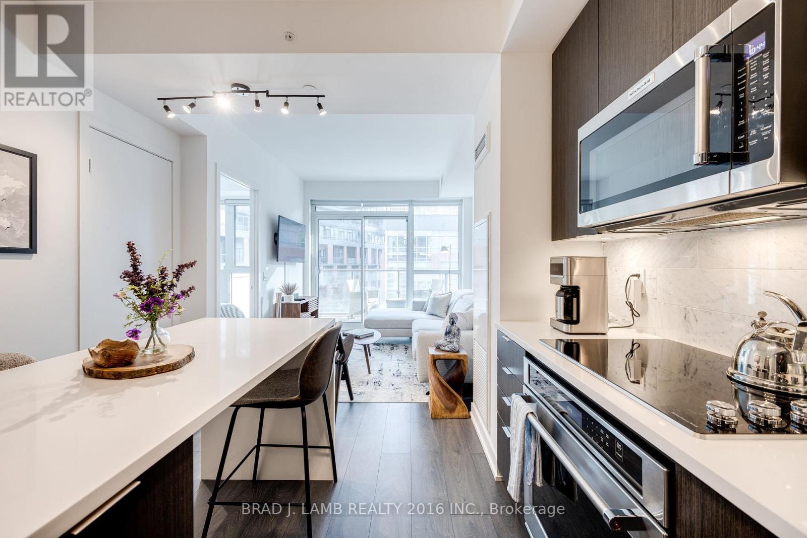 642 - 38 Iannuzzi Street Property Photo 8