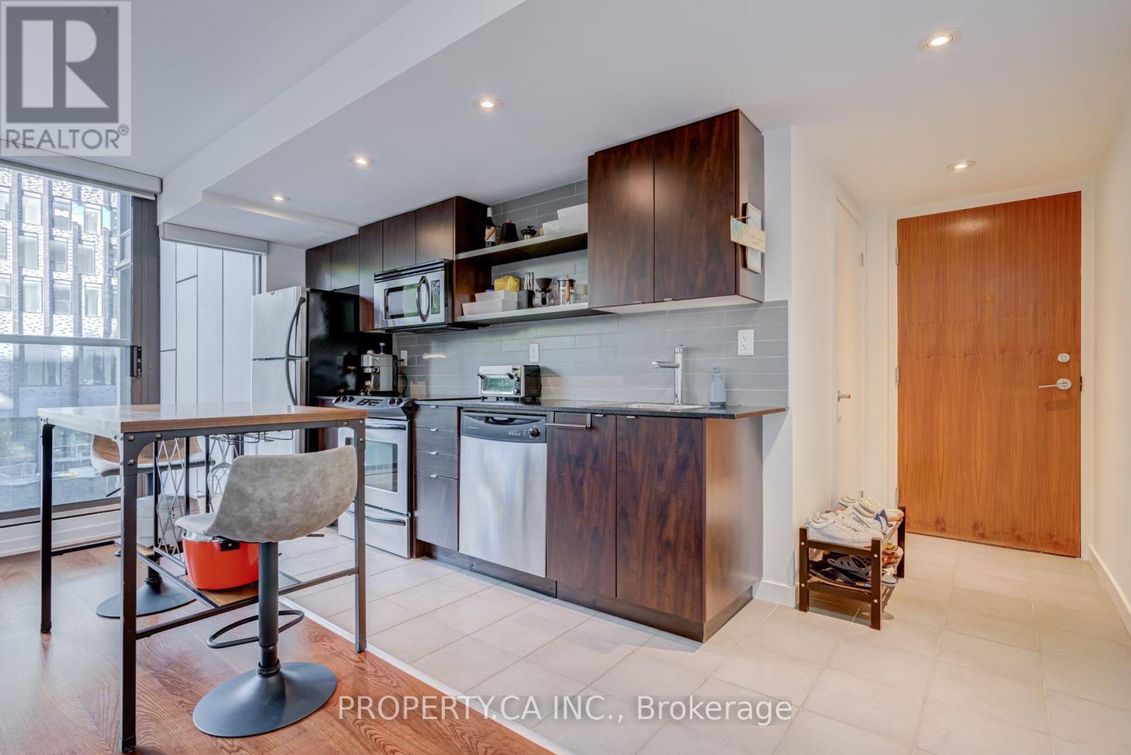 303 - 33 Lombard Street Property Photo 6