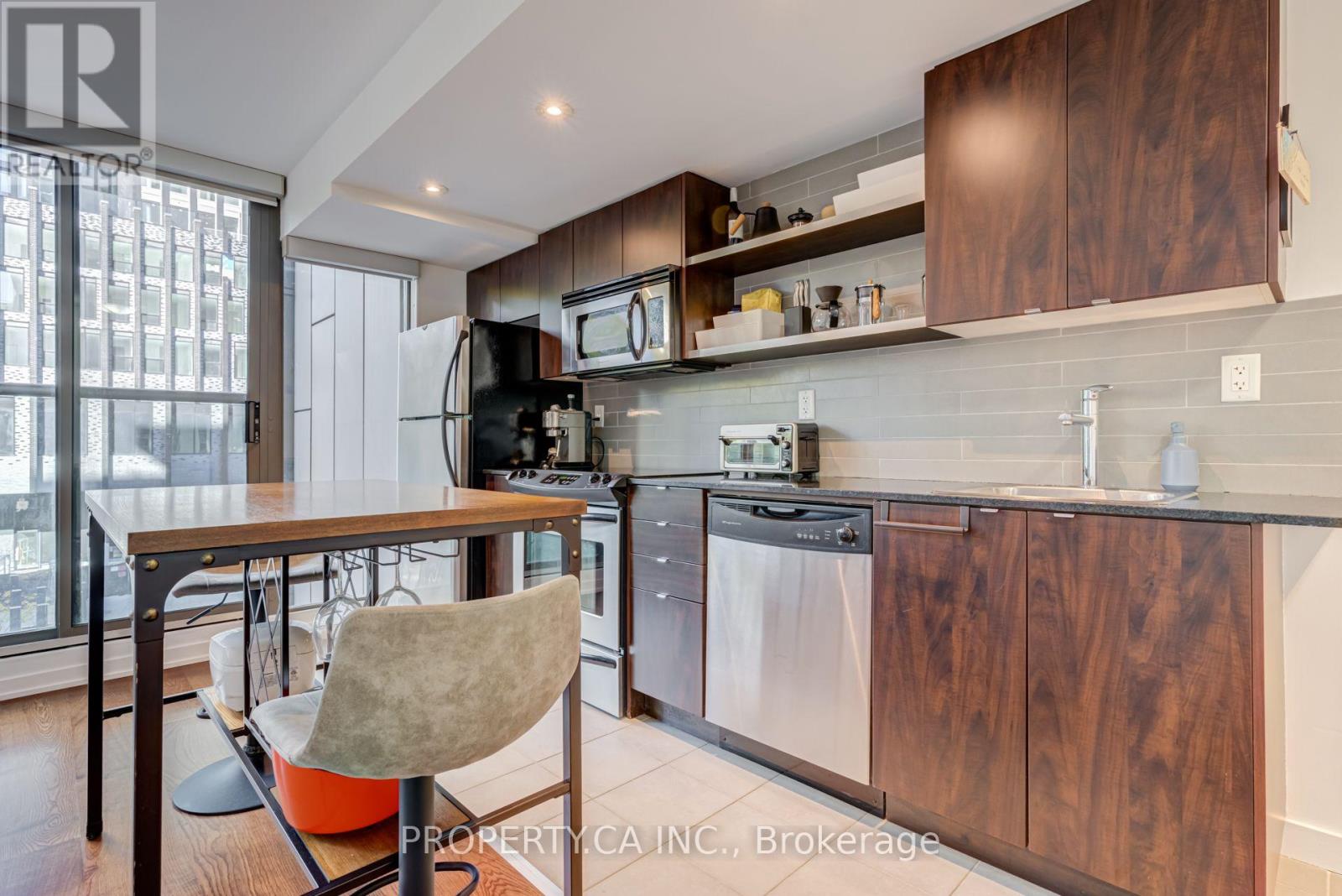 303 - 33 Lombard Street Property Photo 7